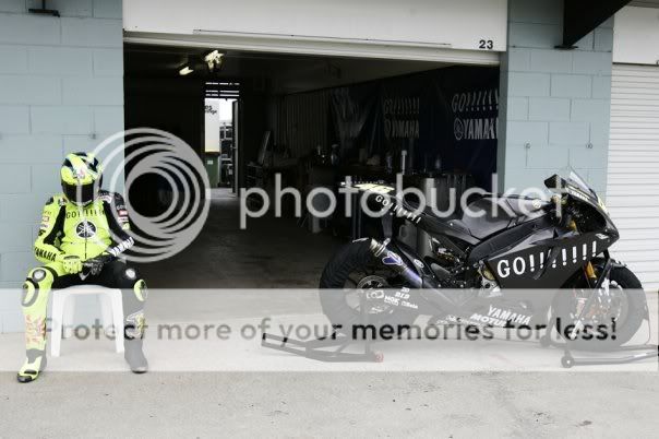 http://i553.photobucket.com/albums/jj385/JonnyKrud/n603309865_1720313_3929166.jpg